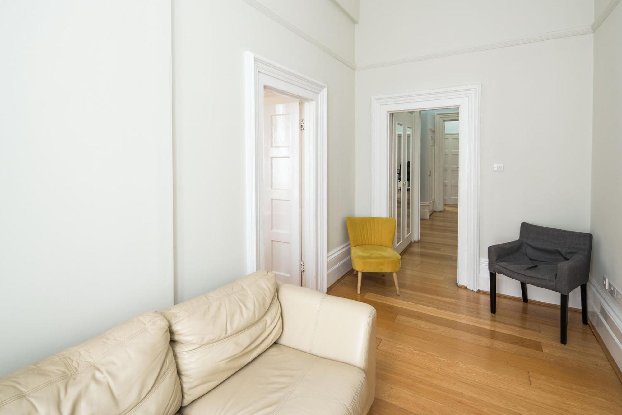 Ferienwohnung Four Beds By The Station London Exterior foto