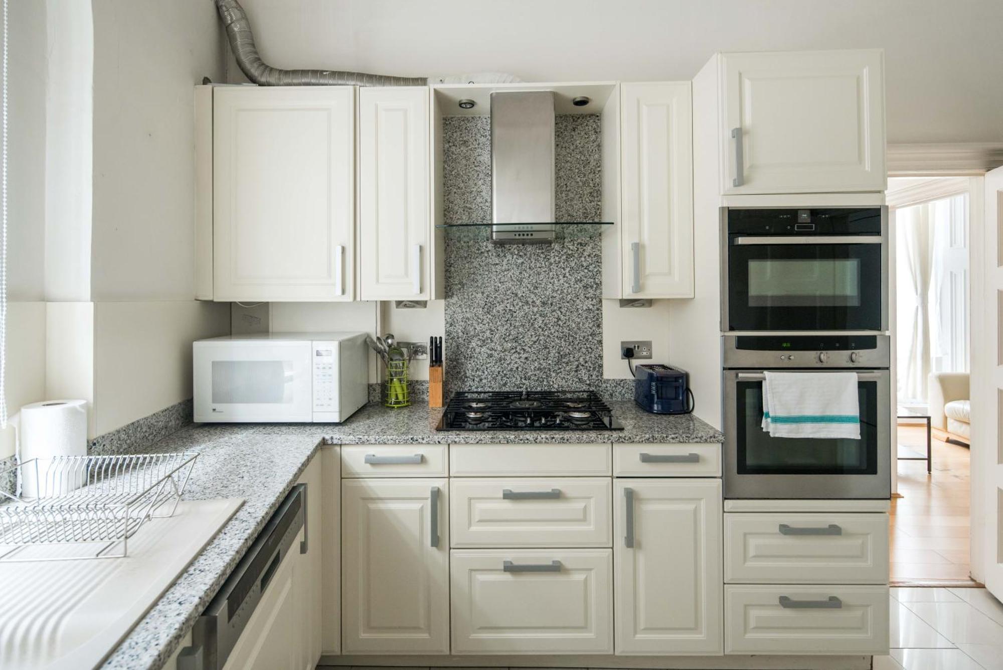 Ferienwohnung Four Beds By The Station London Exterior foto