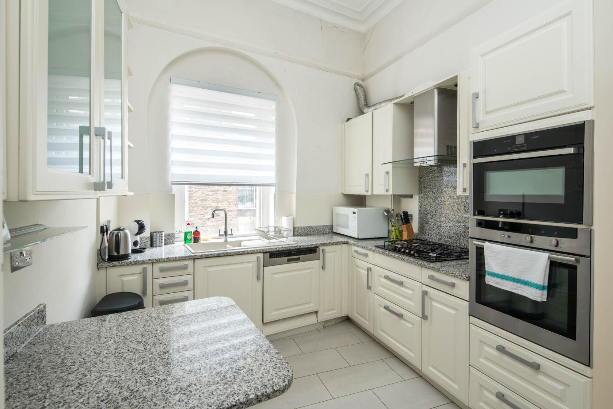 Ferienwohnung Four Beds By The Station London Exterior foto