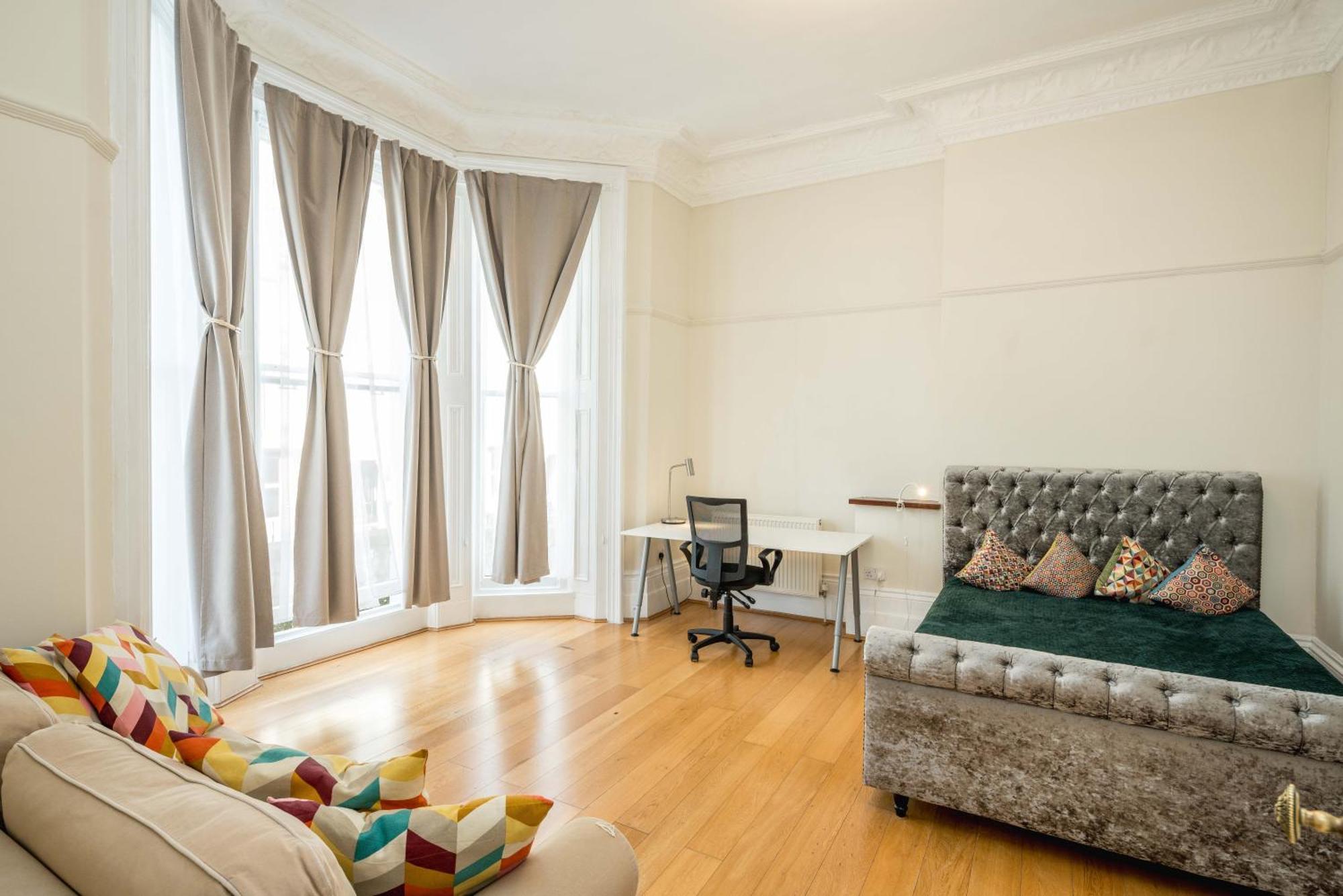 Ferienwohnung Four Beds By The Station London Exterior foto